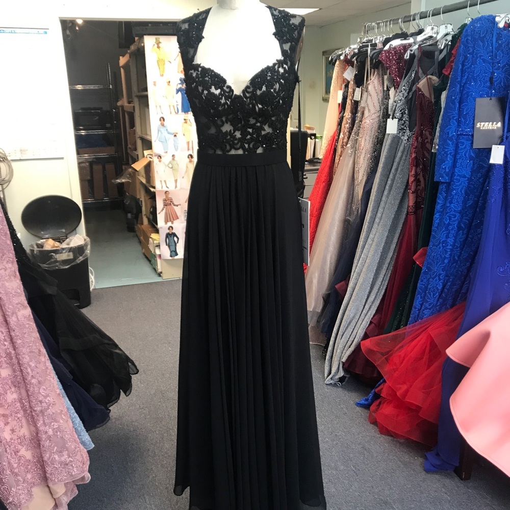 1079 gorgeous black gown with lace, studs, etc